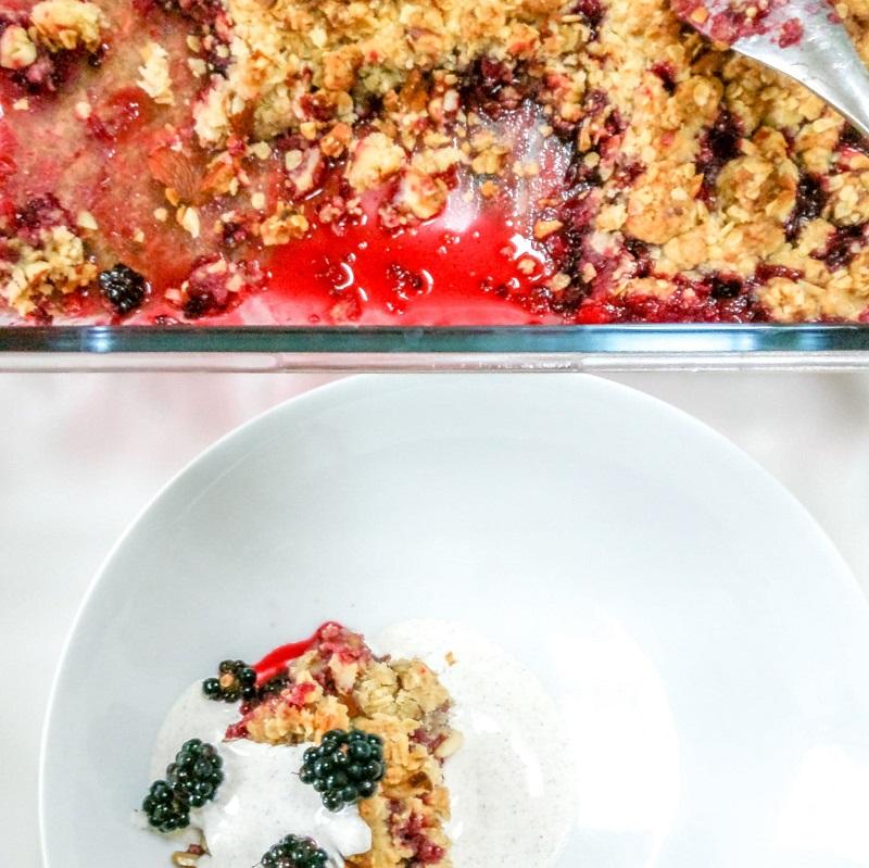 Brombær crumble