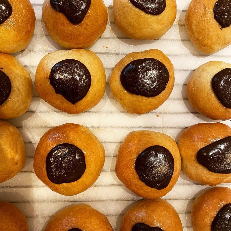 Fastelavnsboller med kagecreme og chokolade