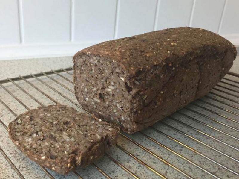 Glutenfri rugbrød med kerner