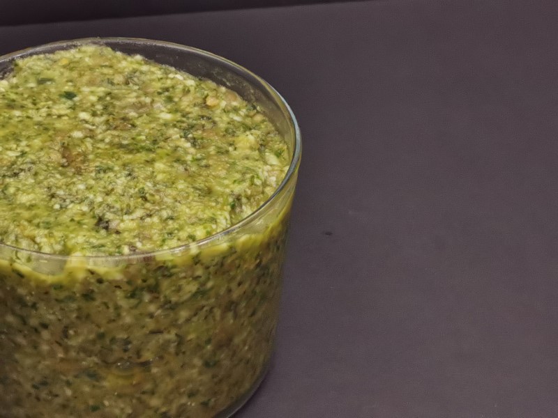 Grøn pesto med solsikkekerner