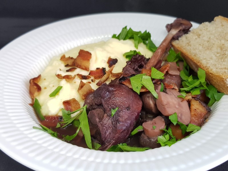 Hanekylling - Coq au vin med kartoffelmos