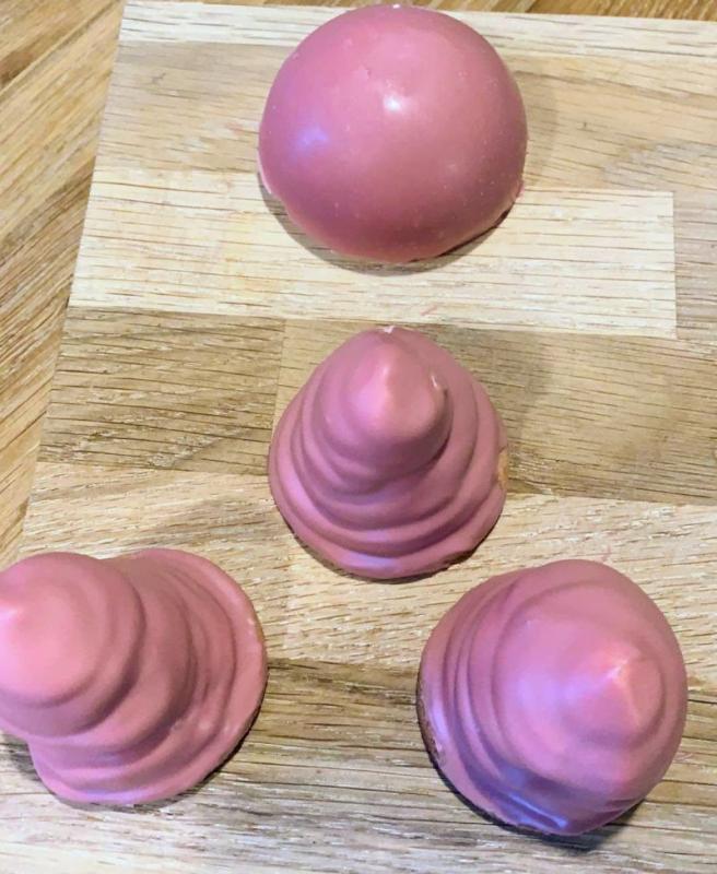 Hjemmelavet flødeboller med ruby chokolade