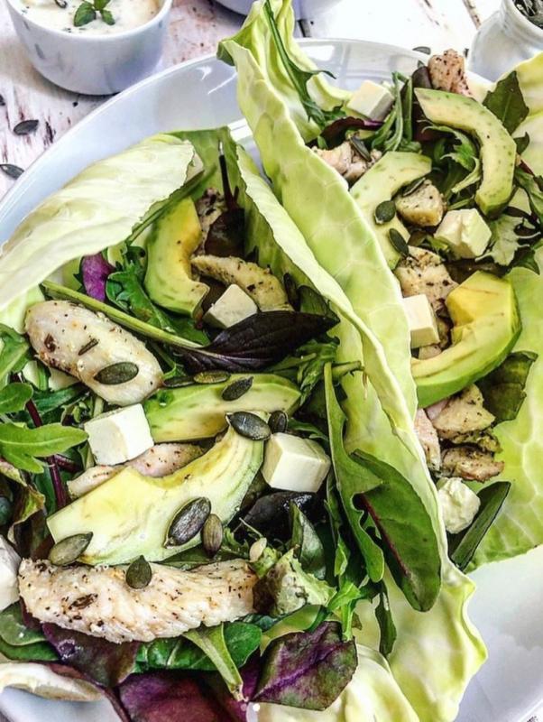 KÃ¥lwraps med kylling og salat