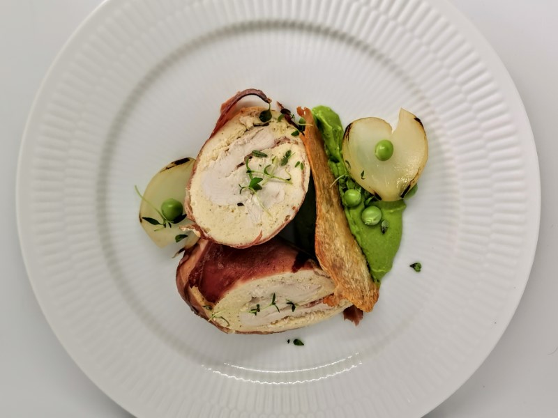 Kyllingerulle med soufflè fars