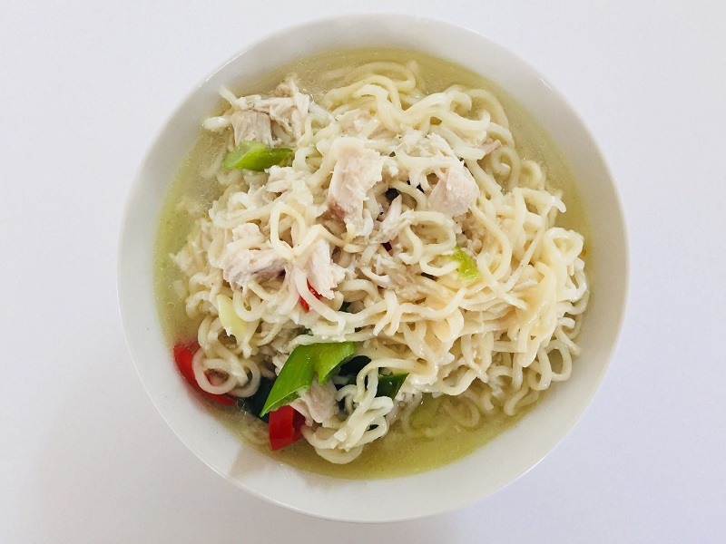 Kyllingesuppe med nudler