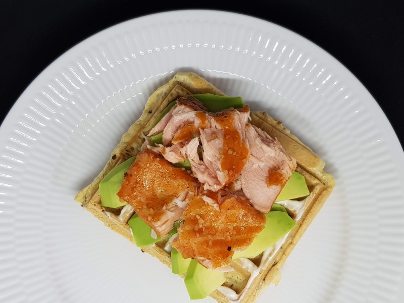 Madvafler med avocado og laks
