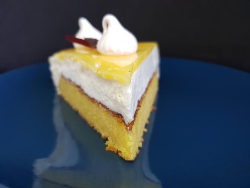 Moussekage med citron og hvid chokolade