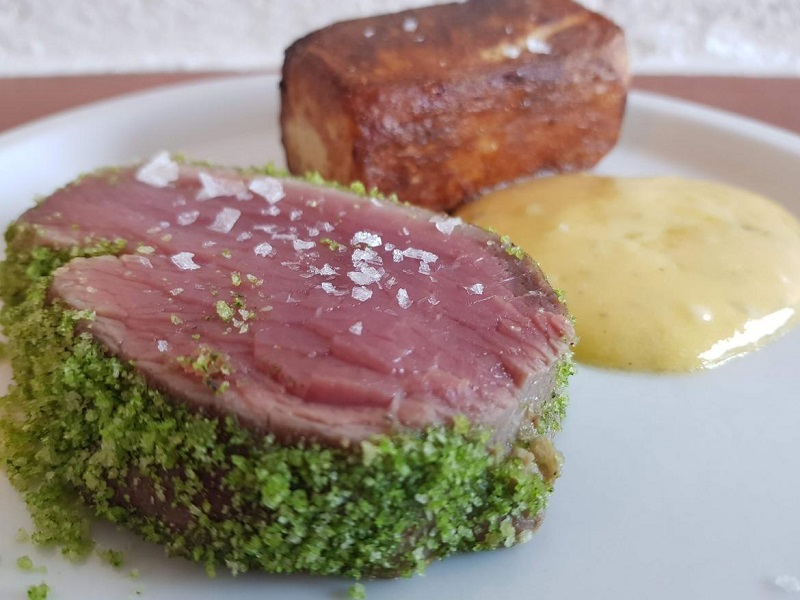 Oksemørbrad sous vide med krydderurterasp