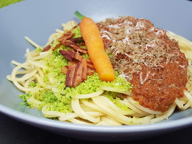 Pasta med tomatsauce og gremolata