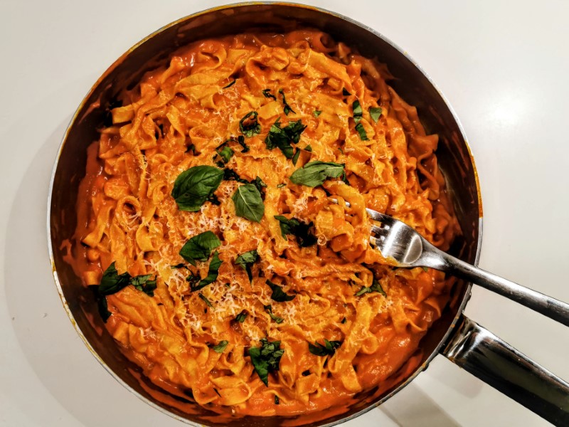 Pasta pomodoro (pasta med tomatsovs)