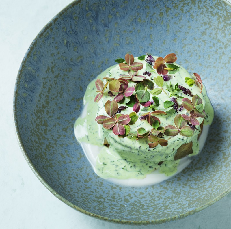 Pommes Anna med peberrodspuré og ramsløgsbearnaise