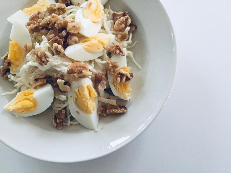 salat med æg