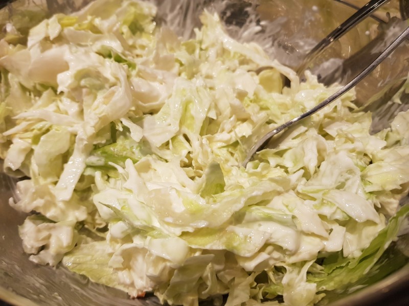 Salat med spidskål og mormordressing