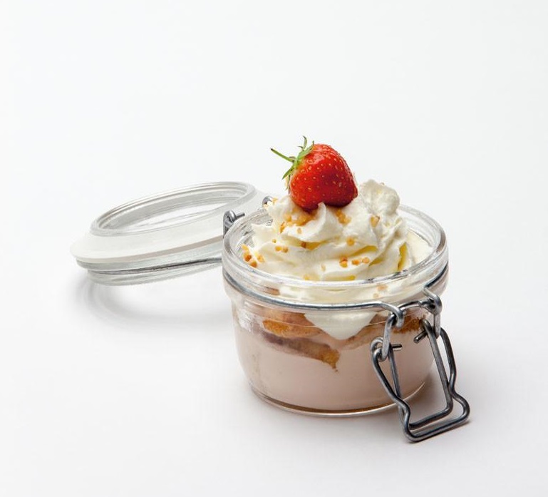 Strawberry-Tiramisu-with-Elderberry-CreamL_1_2048