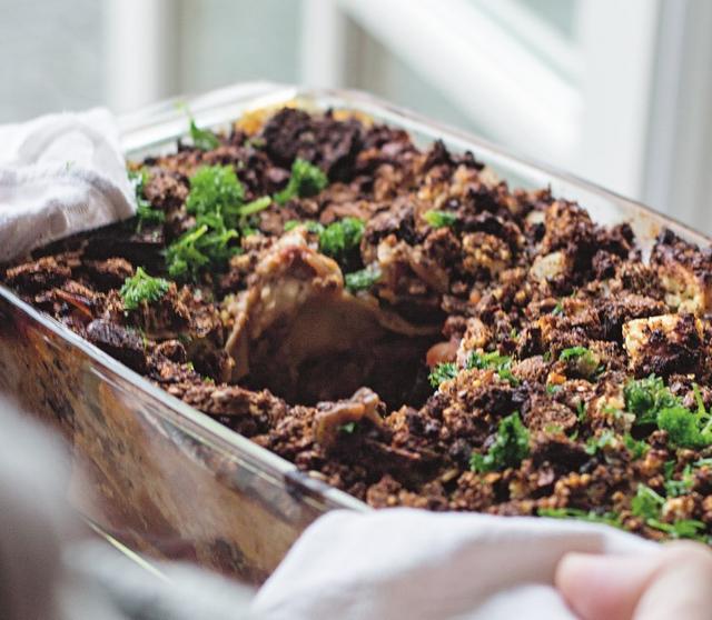 Moussakalasagne med rugbrÃ¸dstopping