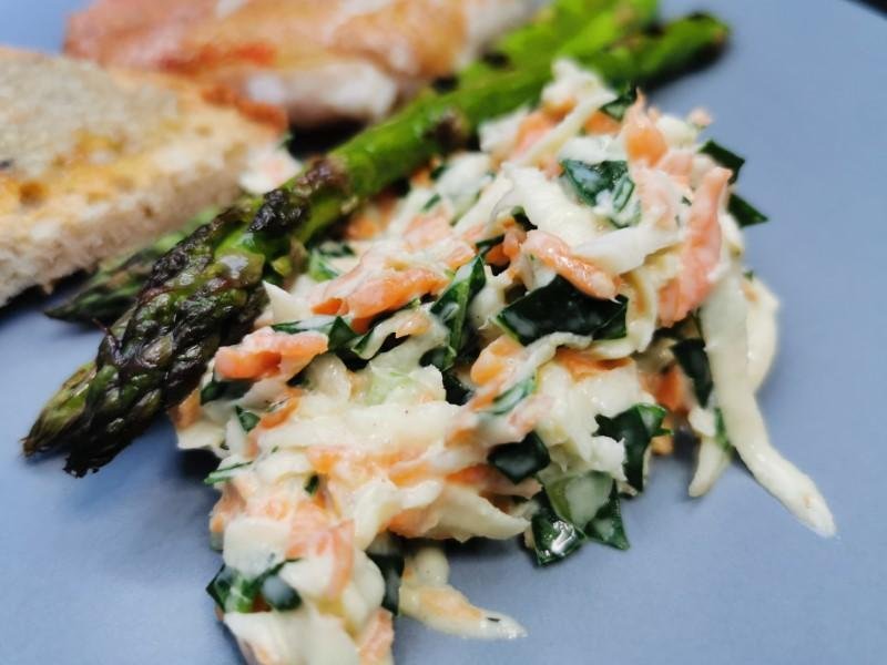 Coleslaw med spidskål og selleri